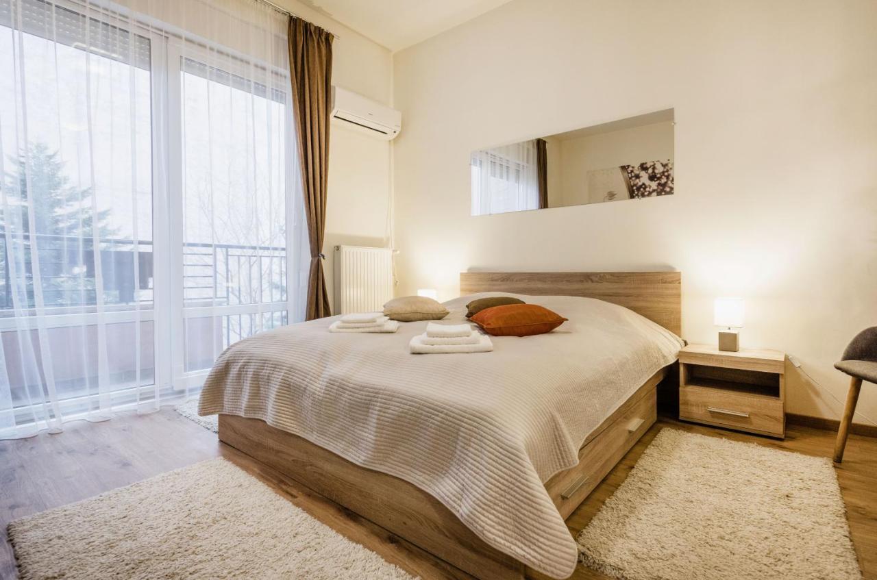 Downtown Charm With Balcony And Garden View Lägenhet Budapest Exteriör bild