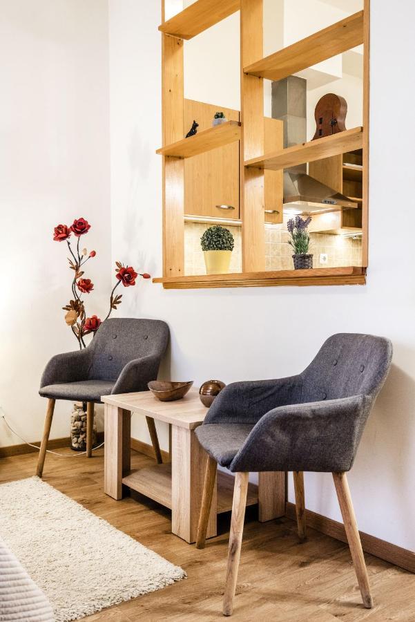 Downtown Charm With Balcony And Garden View Lägenhet Budapest Exteriör bild