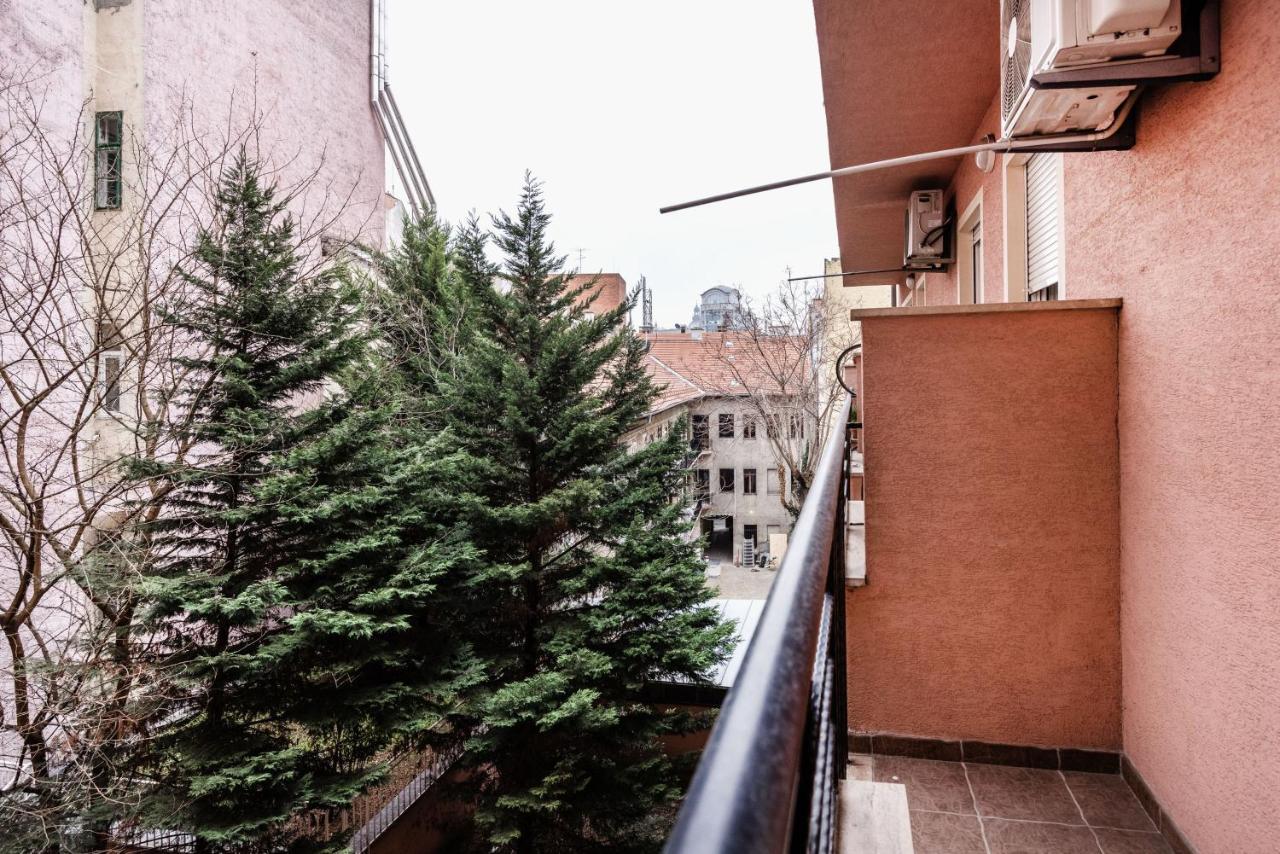 Downtown Charm With Balcony And Garden View Lägenhet Budapest Exteriör bild